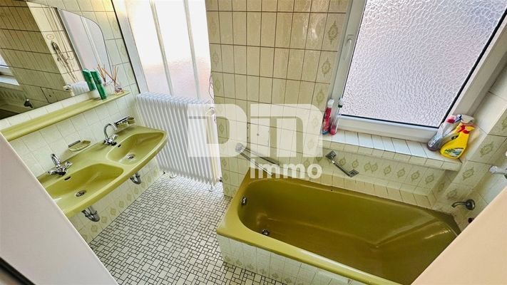 2.OG Bürogebäude Betreiberwohnung Bad / Wanne