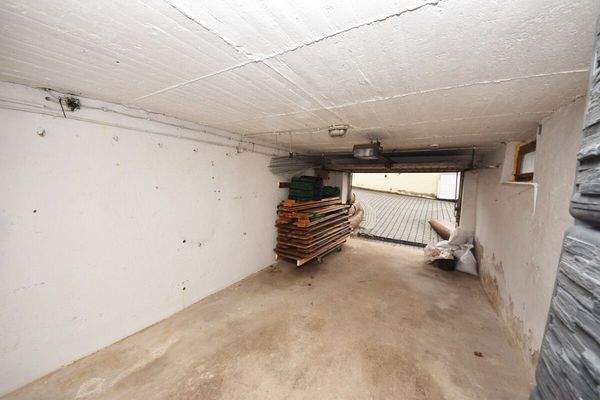 Garage für mittelgroße Autos