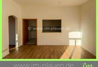 Wohnzimmer mit Zugang zur Küche