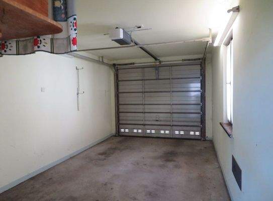 4-Garage.JPG