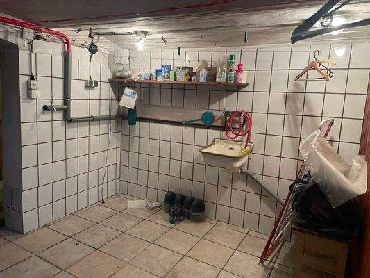 KG: Waschküche /HWR mit Hofausgang