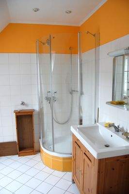 Bad Duschbereich.JPG