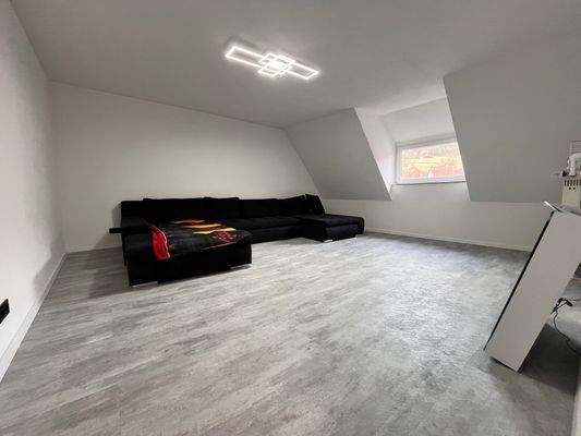 Geräumiges Wohnzimmer