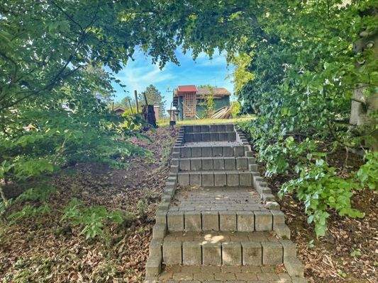 Treppe zu Parzelle 2