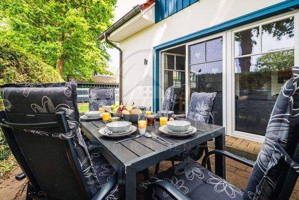 Terrasse mit Platz f. alle.jpg