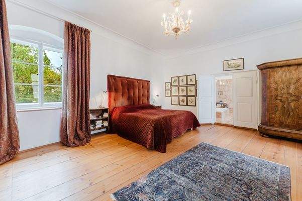 Der Masterbedroom samt Bad en Suite 