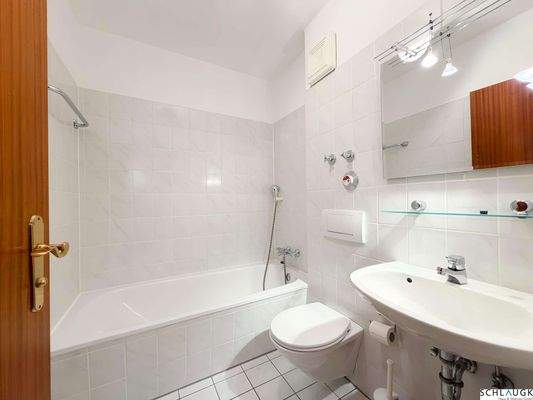 Badezimmer mit Badewanne