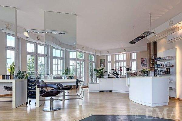 Frisiersalon im Obergeschoss