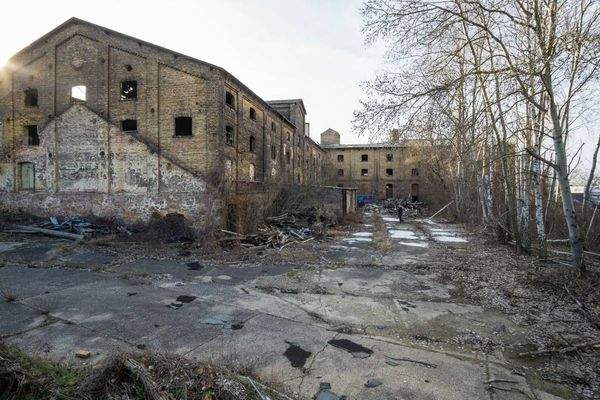 Blick auf beide Produktionsgebäude