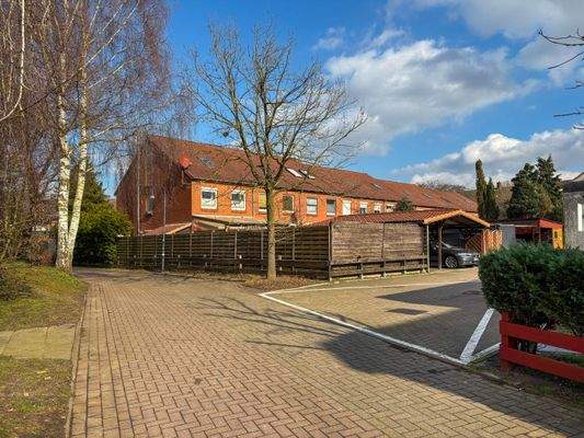 Außenfassade mit Carport 