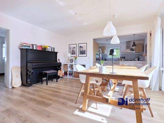 Wohn- Esszimmer mit offener Küche