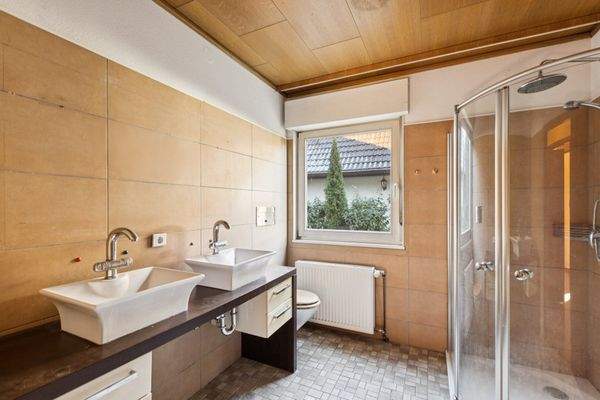 Duschbad im Erdgeschoss