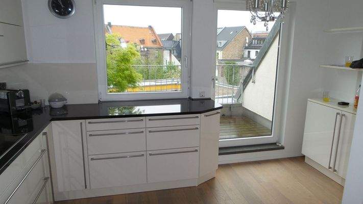 Zugang von der hochwertigen Küche zum Nordbalkon