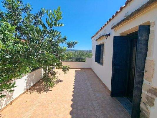 Kreta, Douliana: Renoviertes Steinhaus mit Pool und Garten zu verkaufen