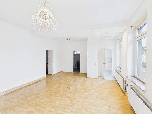 1. OG WZ / Blick Küche u. Bad