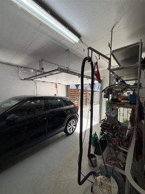 Garage mit elektrischem Antrieb