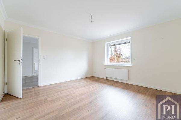 Großes Schlafzimmer im Erdgeschoss