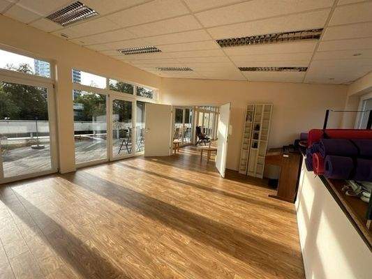 Terrasse vor den Gemeinschaftsräumen