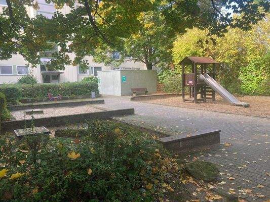 Spielplatz, direkt vor dem Haus