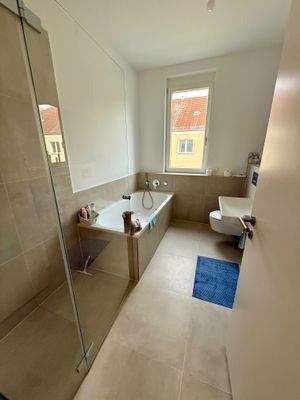 Komfortbad mit Badewanne