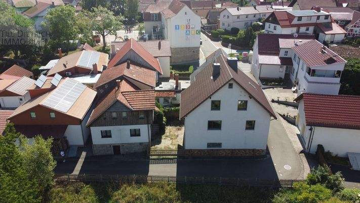 Haupthaus rechts + Nebenhaus links