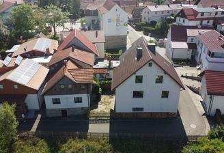 Haupthaus rechts + Nebenhaus links