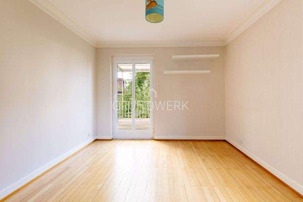 Zimmer mit Zugang zur Dachterrasse