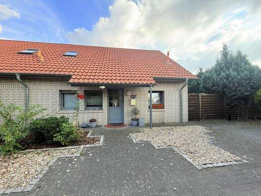 Vorderansicht (hintere Doppelhaushälfte)