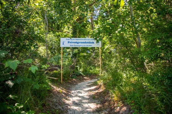 Der private Strandabgang der Liegenschaft