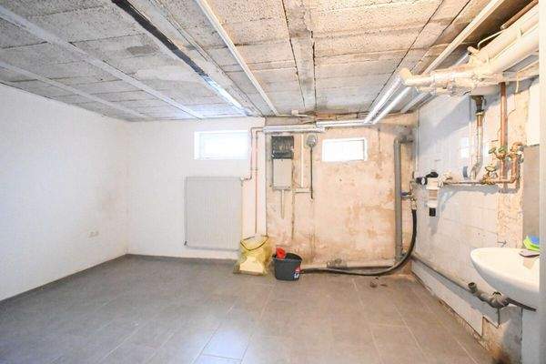 Abstellkeller mit Waschmaschinenanschluss KG