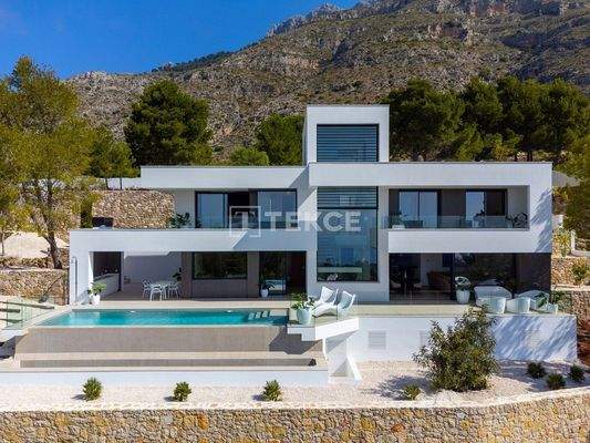 Privileged Located House with Sea Views in Altea Alicante
