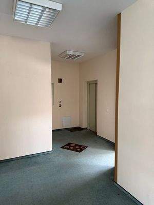 Eingang vom Fahrstuhl auf der Mietfläche