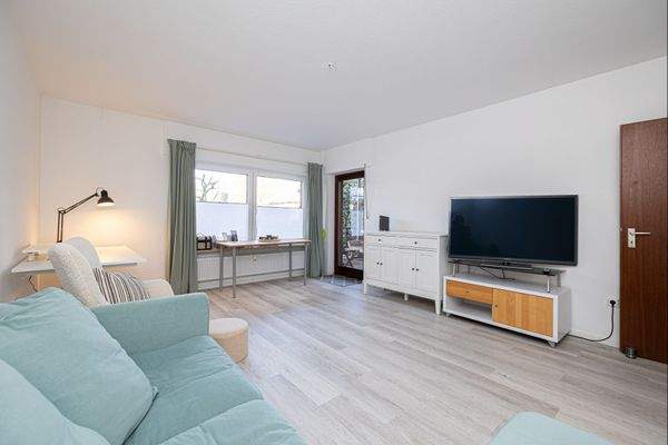 Wohnzimmer mit Balkonzugang