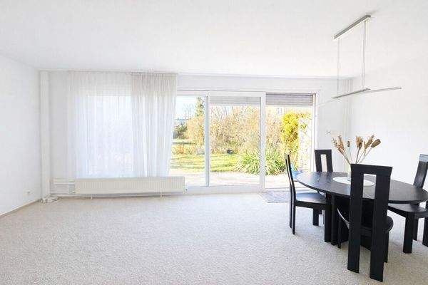 *Wohnzimmer mit Terrasse