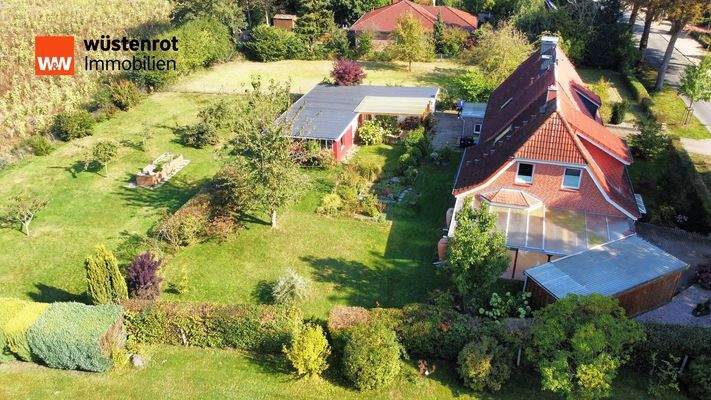 Gesamt Grundstück Garten Süden Luft