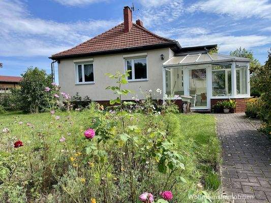 Blumen auf dem Weg ins Zuhause