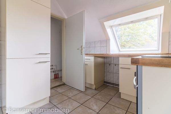 Küche mit Speisekammer