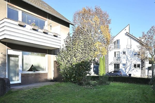 Haus Rückseite mit Terrasse