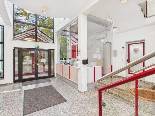 Eingangsbereich und Eingangstür