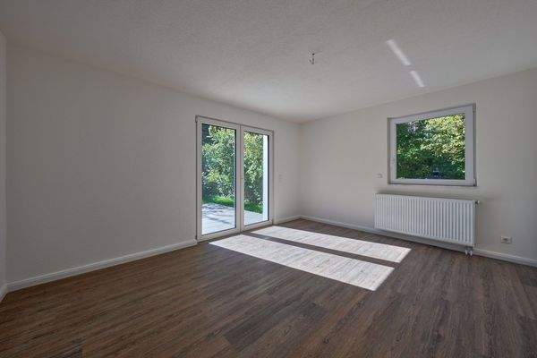 Wohnzimmer mit Zugang zur Terrasse