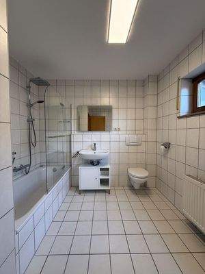 Tageslichtbad mit Fenstern