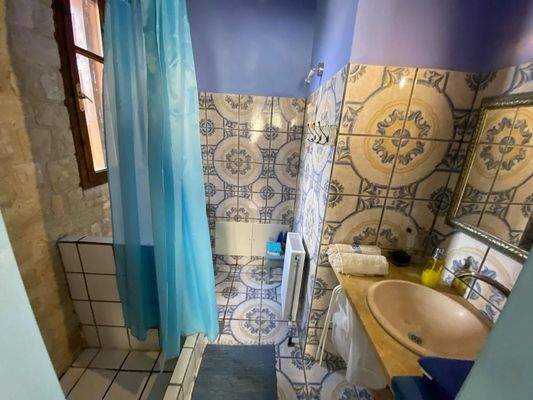 2 komplett ausgestattete Steinvillen mit schönen Gärten und 3 zusätzlichen Baurechten