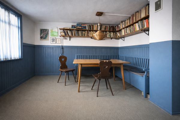 Zimmer 2   1.OG   KI aufgeräumt