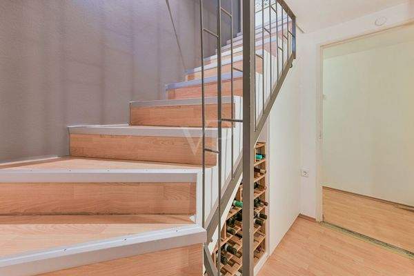 Treppe ins Souterrain