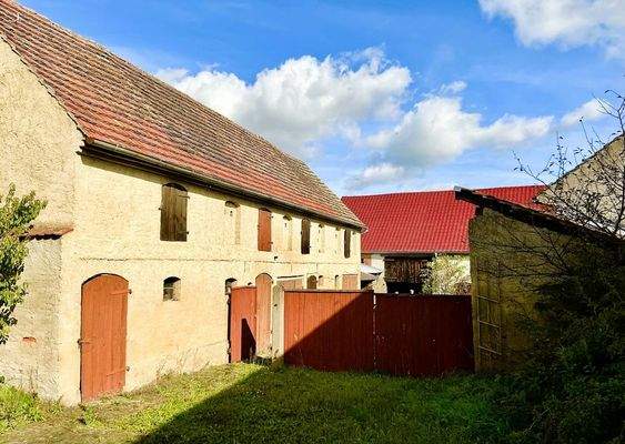 Innenhof mit Nebengelass