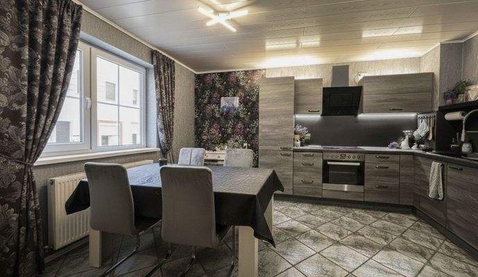 Heller Koch- und Essbereich EG