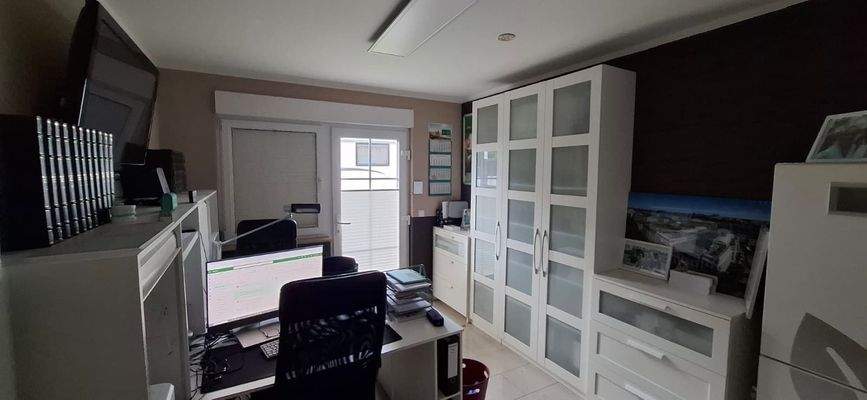 Arbeitszimmer im EG.