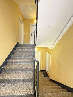 Treppenhaus 1. OG - Bahnhofstraße 14