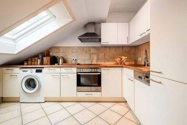 Küche 1 mit Einbauküche