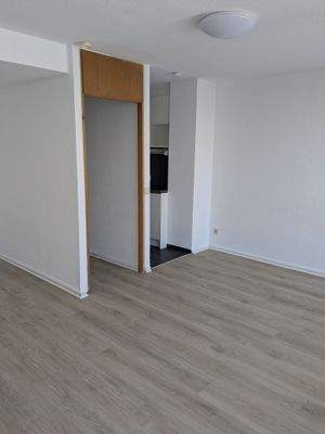 Wohnraum Blick zur Küche.jpg